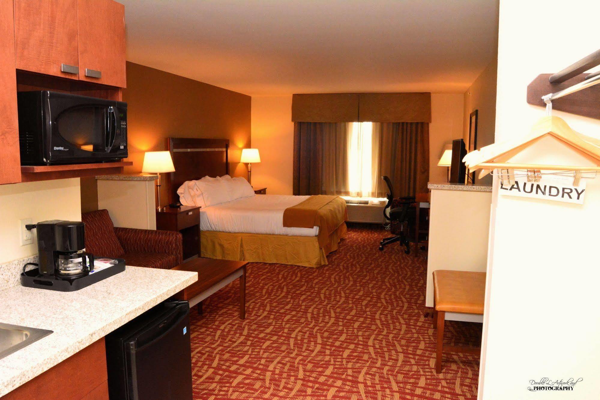 Holiday Inn Express & Suites Glendive By Ihg Exterior foto